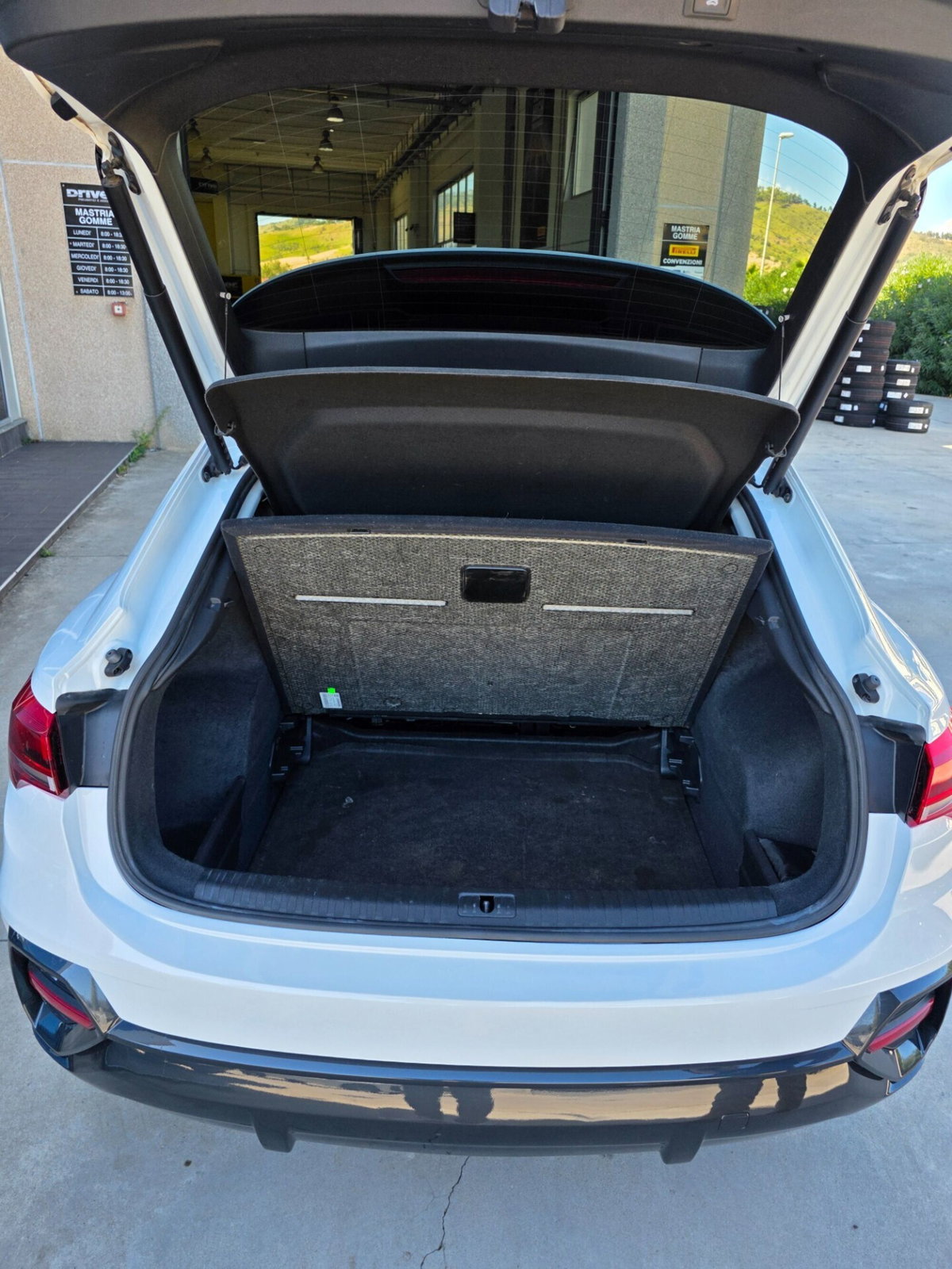 Audi Q3 35 TDI quattro S tronic Business (14)