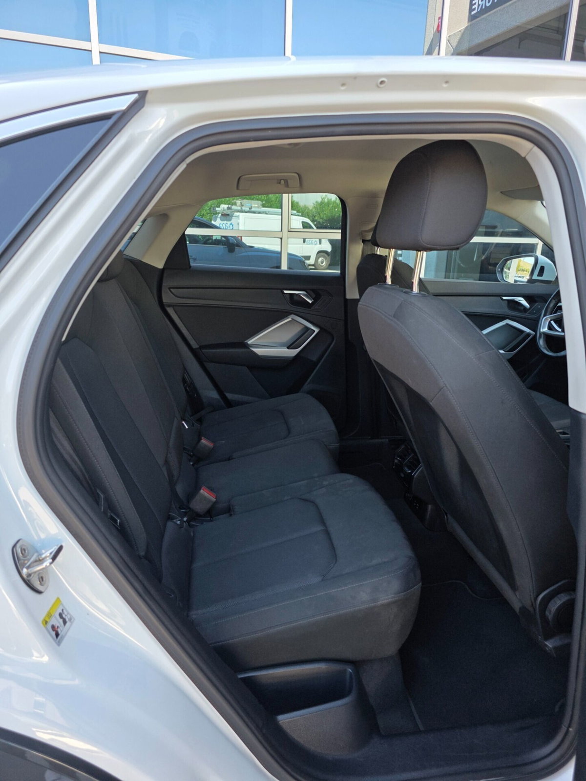Audi Q3 35 TDI quattro S tronic Business (17)