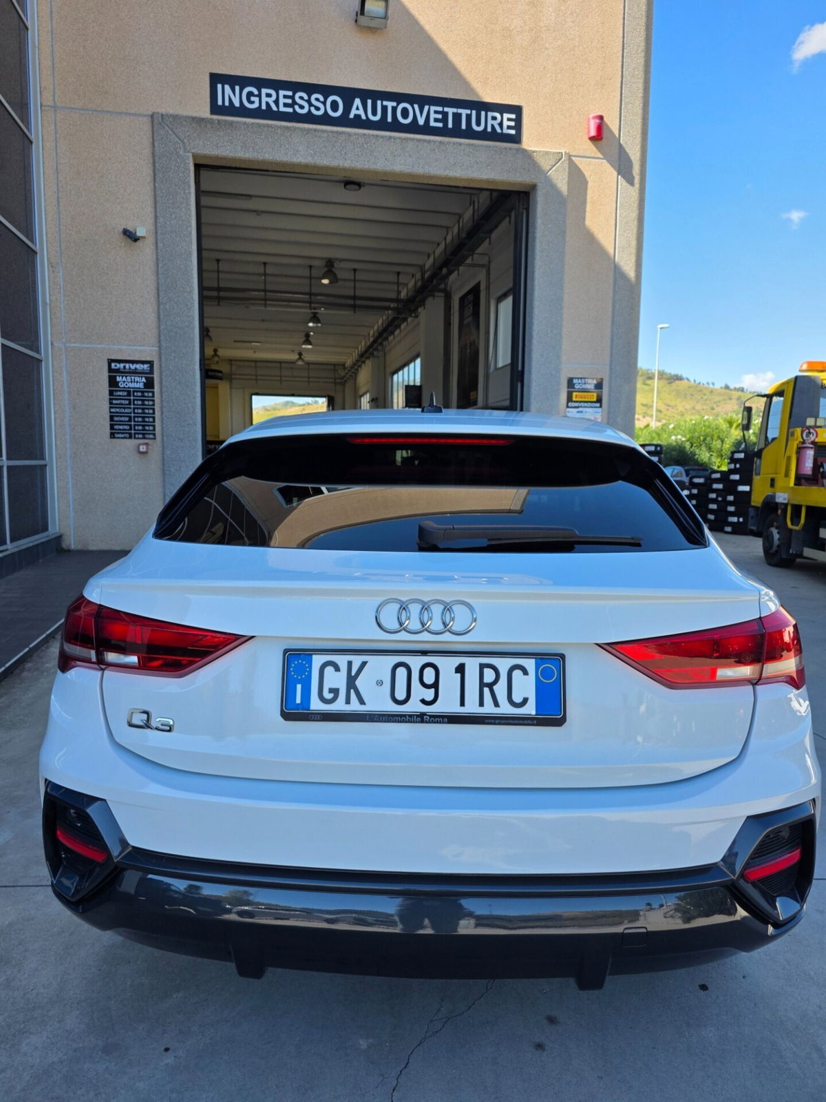 Audi Q3 35 TDI quattro S tronic Business (3)