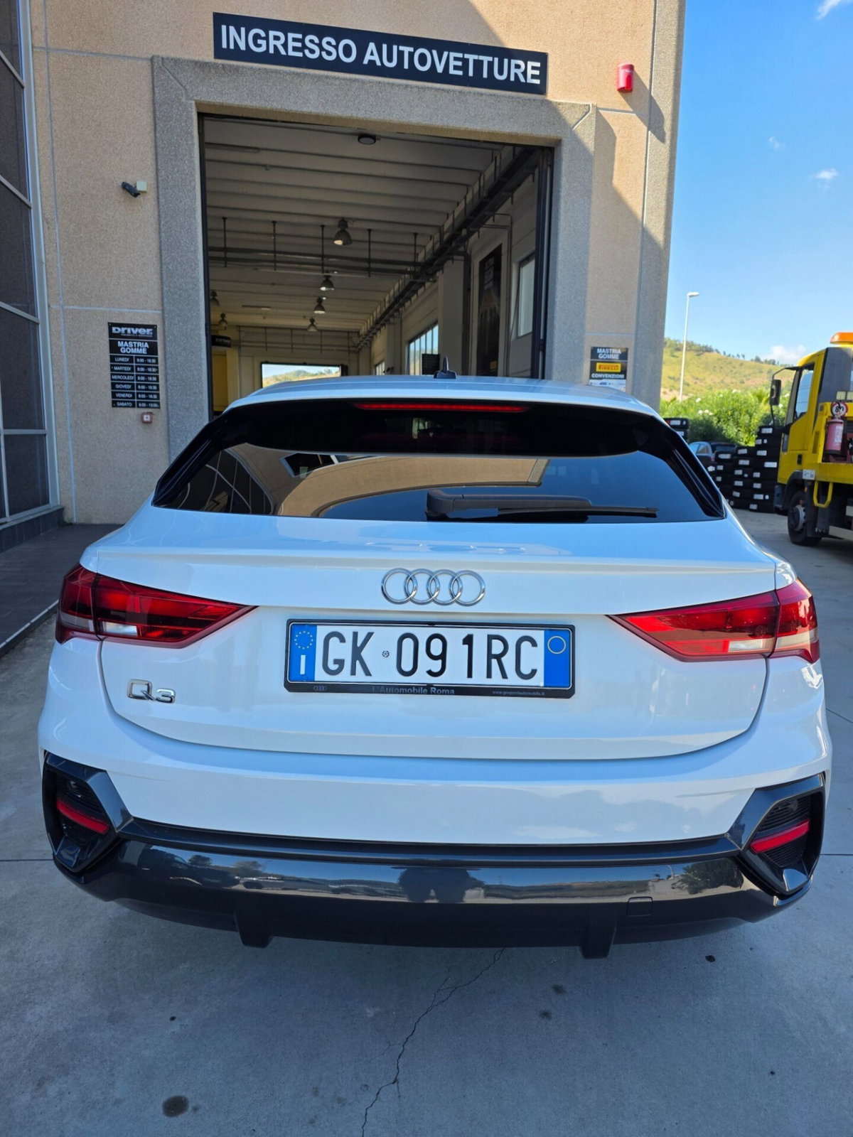 Audi Q3 35 TDI quattro S tronic Business (4)