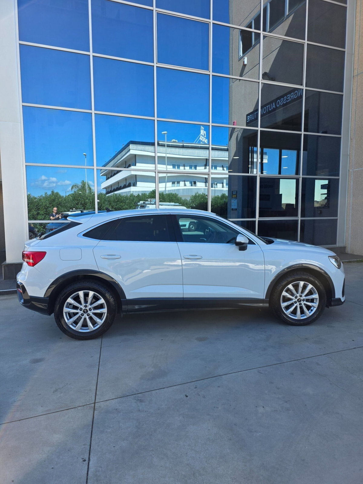 Audi Q3 35 TDI quattro S tronic Business (5)