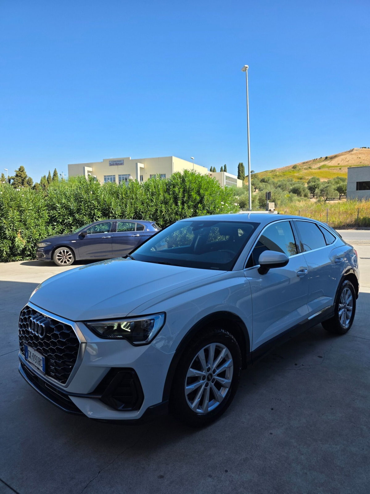 Audi Q3 35 TDI quattro S tronic Business (9)