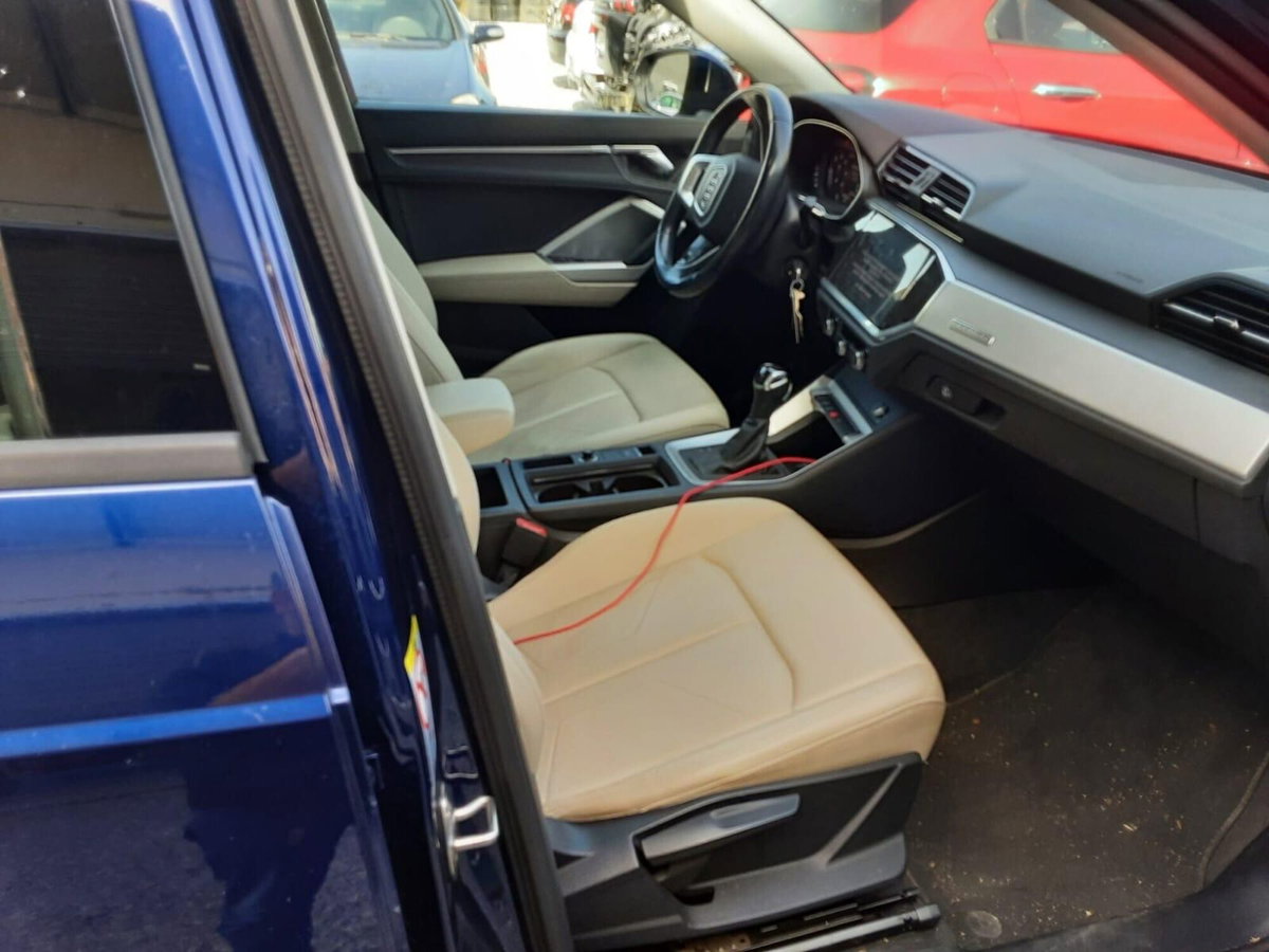 Audi Q3 35 TDI quattro S tronic Business (3)