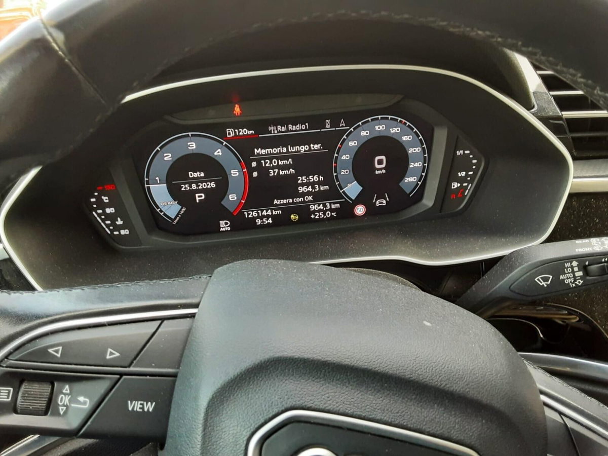 Audi Q3 35 TDI quattro S tronic Business (6)