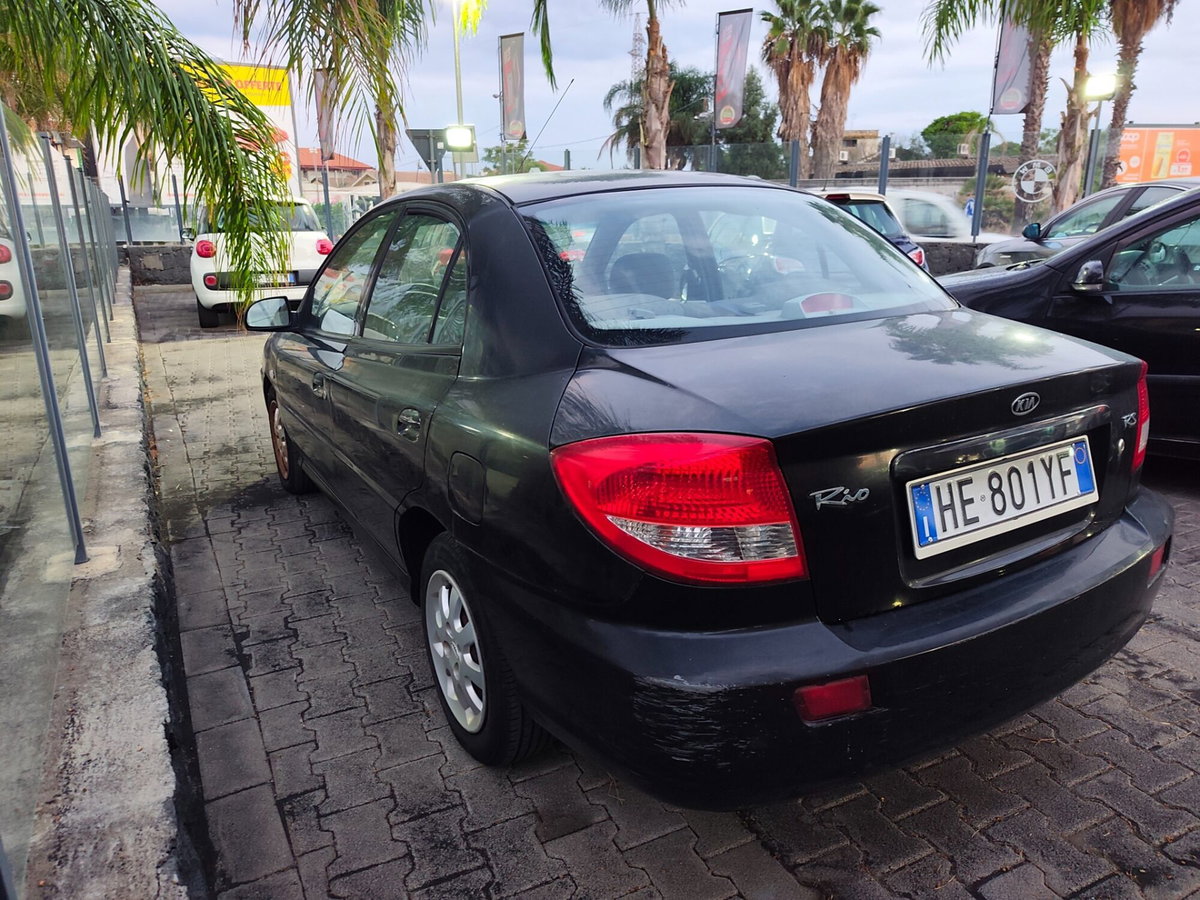 Kia Rio 1.3i cat 4 porte Sedan RS Comfort (4)