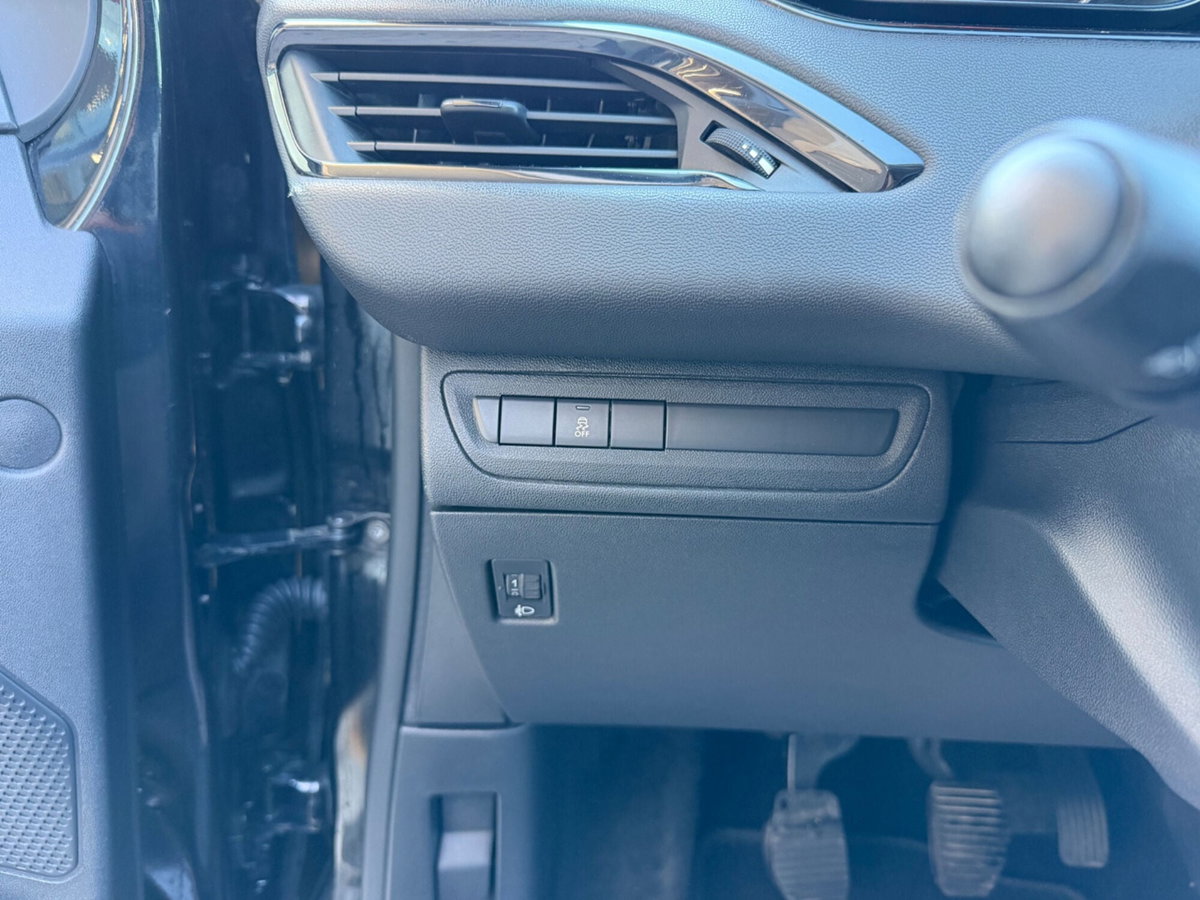 Peugeot 208 HDi 68 CV 5 porte Allure (10)