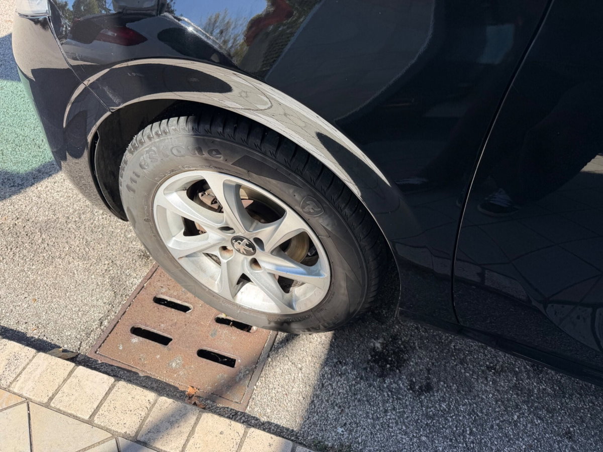 Peugeot 208 HDi 68 CV 5 porte Allure (7)
