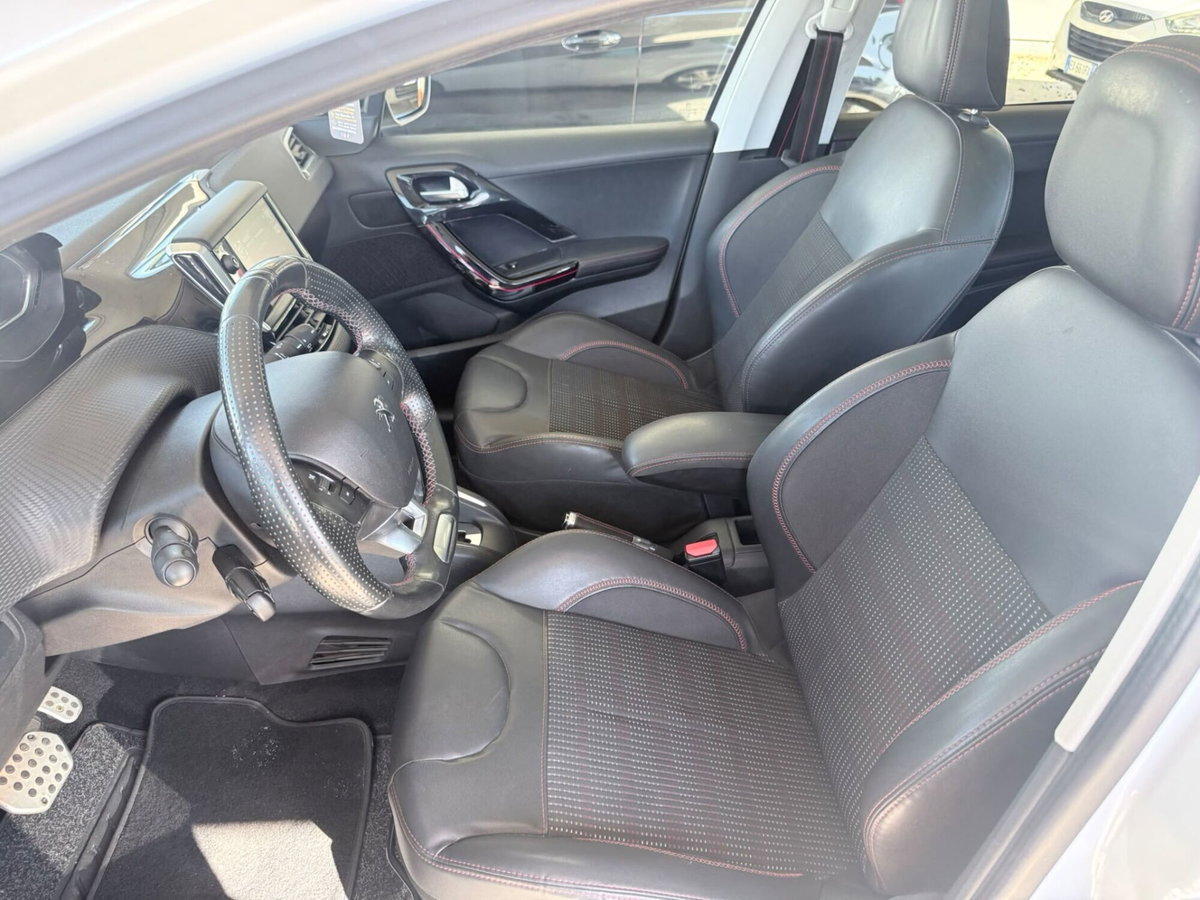 Peugeot 208 Turbo 110 EAT6 S&S 5 porte GT Line (14)