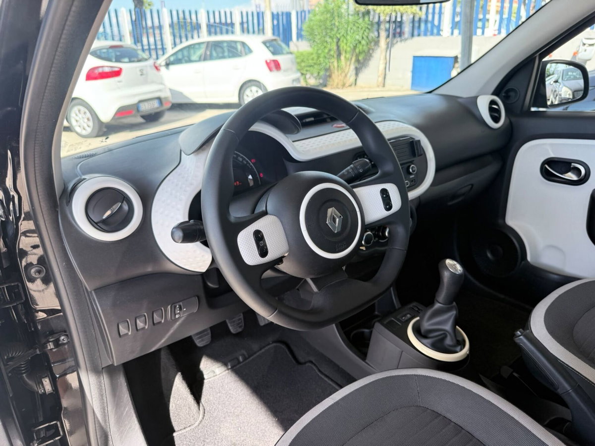 Renault Twingo 1.0 SCe Live (11)
