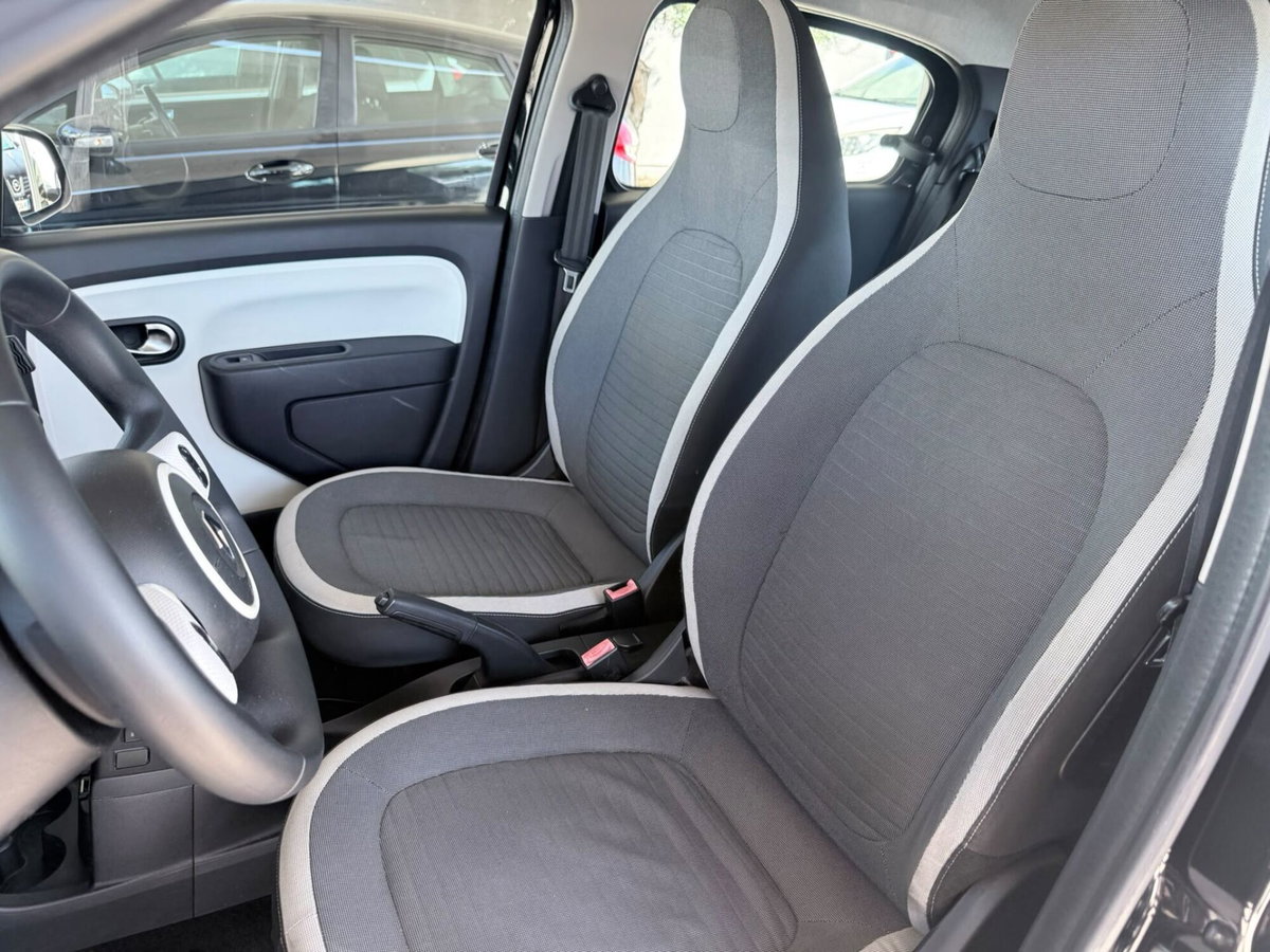 Renault Twingo 1.0 SCe Live (13)