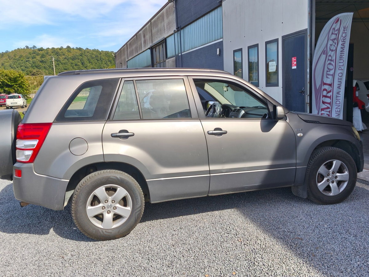 Suzuki Grand Vitara 1.9 DDiS 5 porte (10)