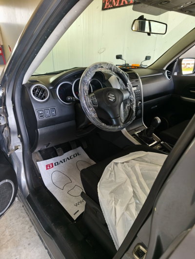 Suzuki Grand Vitara 1.9 DDiS 5 porte (15)