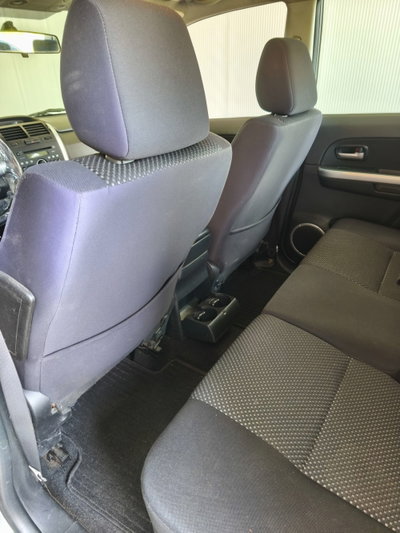 Suzuki Grand Vitara 1.9 DDiS 5 porte (20)