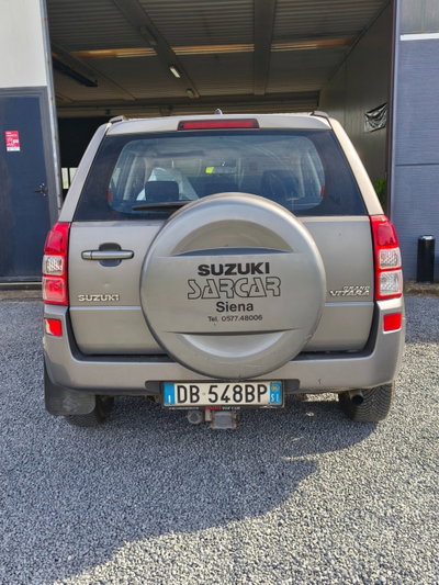 Suzuki Grand Vitara 1.9 DDiS 5 porte (8)