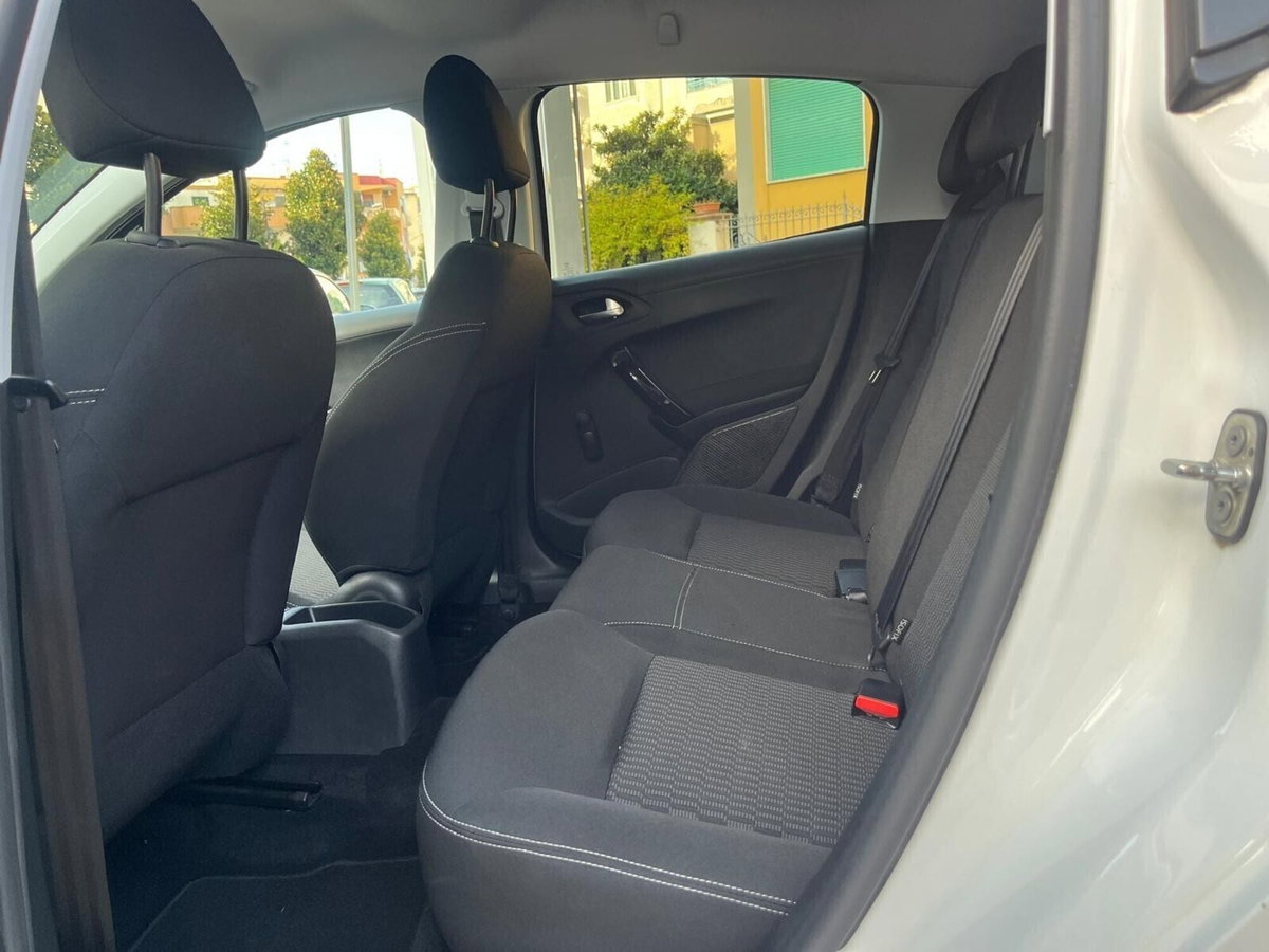 Peugeot 208 75 5 porte Allure (8)