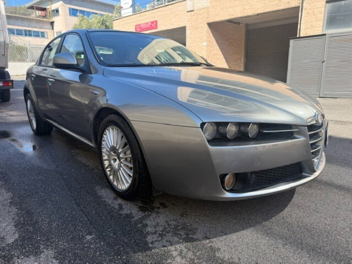 Alfa Romeo 159 1.9 JTDm 16V Distinctive Q-Tronic (2)