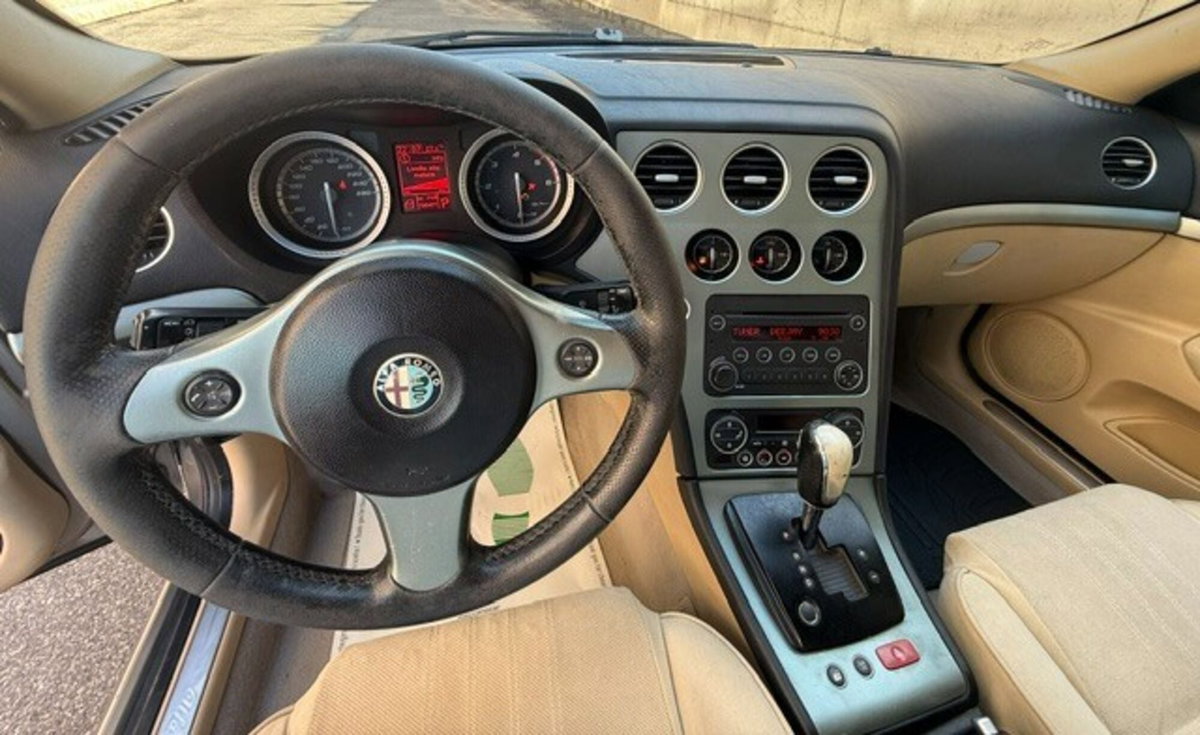 Alfa Romeo 159 1.9 JTDm 16V Distinctive Q-Tronic (9)