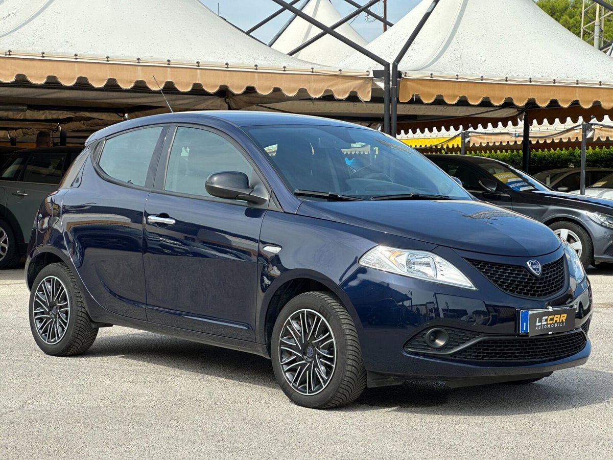 Lancia Ypsilon 1.2 69 CV 5 porte Gold