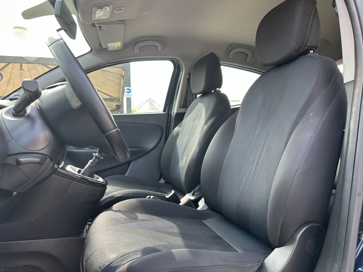 Lancia Ypsilon 1.2 69 CV 5 porte Gold (13)