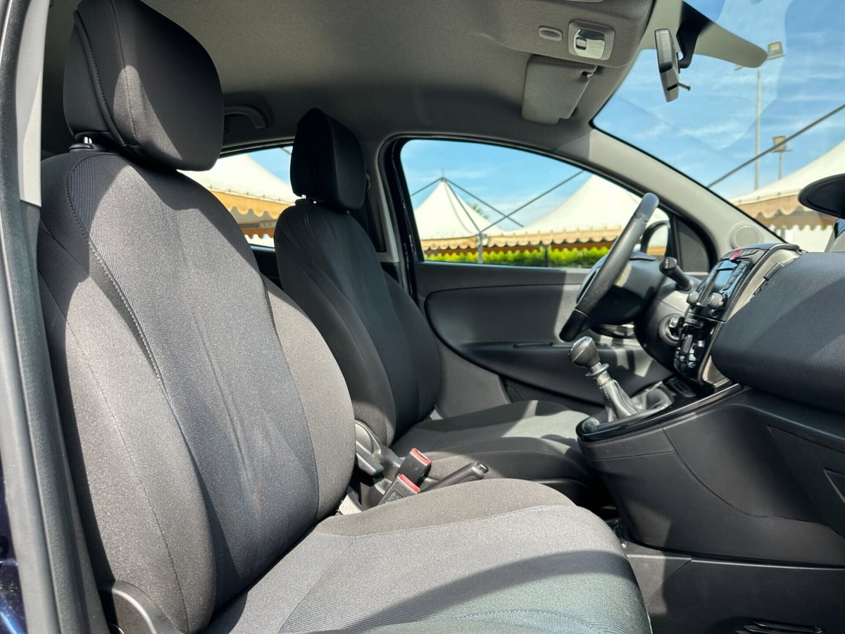 Lancia Ypsilon 1.2 69 CV 5 porte Gold (14)