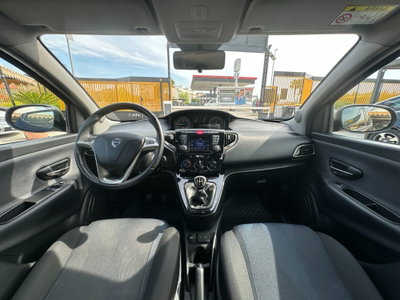 Lancia Ypsilon 1.2 69 CV 5 porte Gold (16)