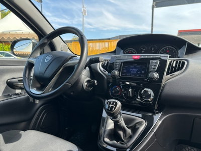 Lancia Ypsilon 1.2 69 CV 5 porte Gold (18)