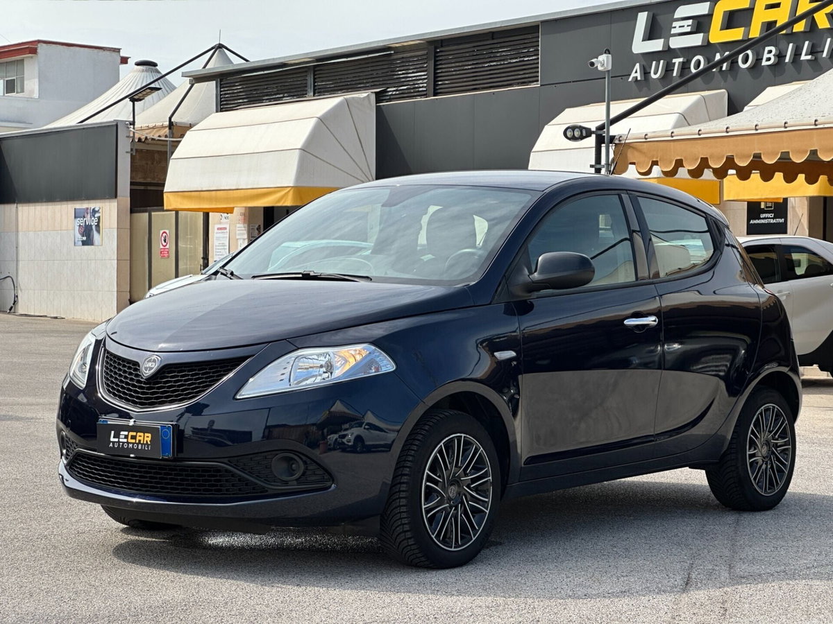 Lancia Ypsilon 1.2 69 CV 5 porte Gold (3)