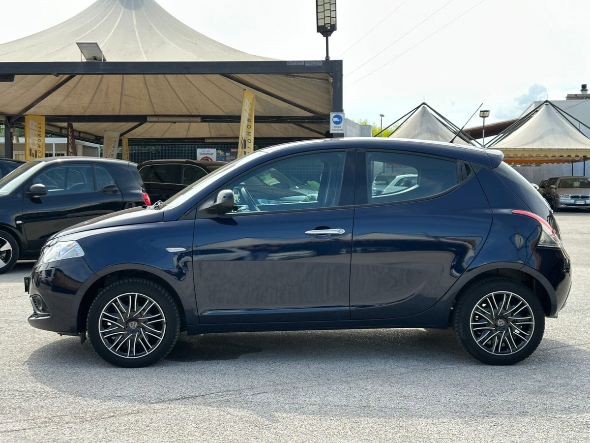 Lancia Ypsilon 1.2 69 CV 5 porte Gold (4)