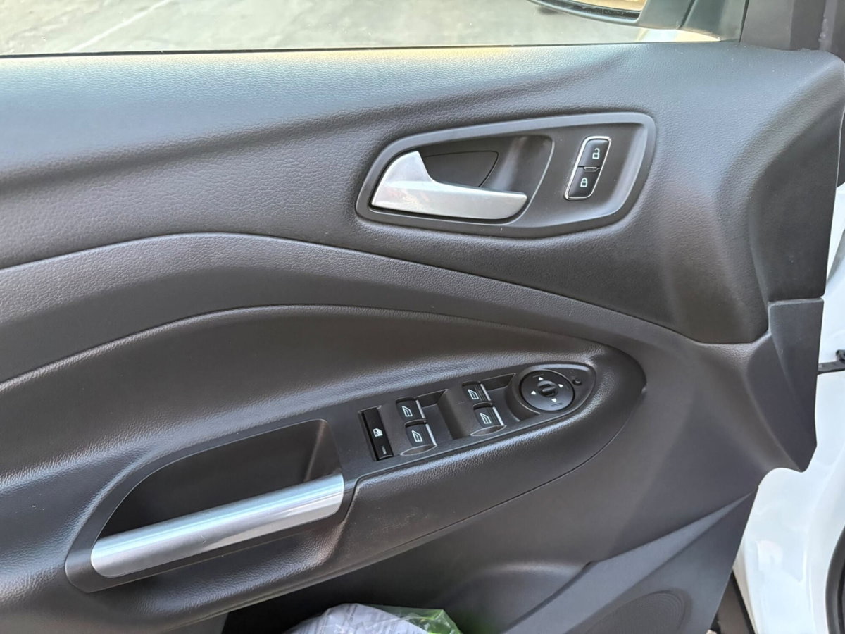 Ford Kuga 2.0 TDCI 120 CV S&S 2WD Titanium X (9)