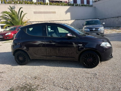 Lancia Ypsilon 1.2 69 CV 5 porte Platinum (4)