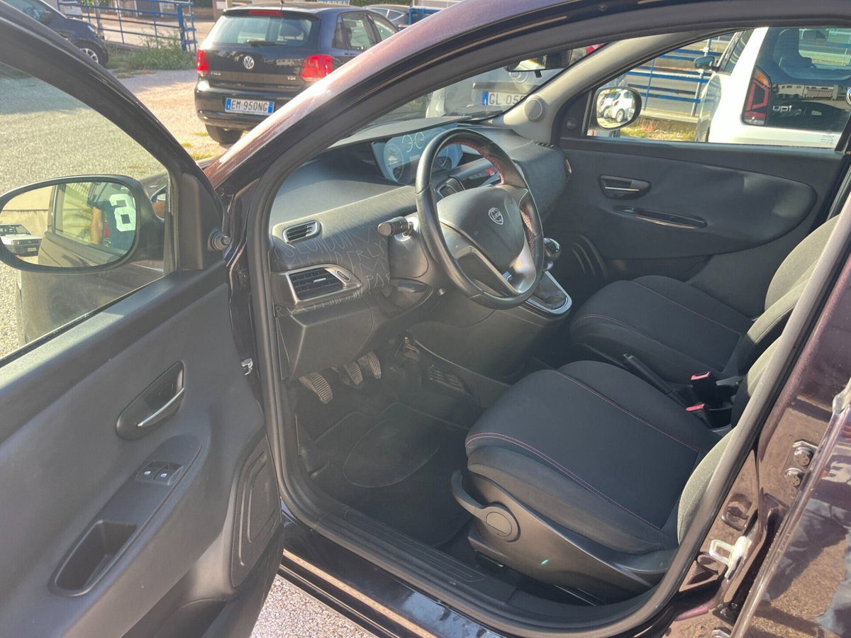 Lancia Ypsilon 1.2 69 CV 5 porte Platinum (9)