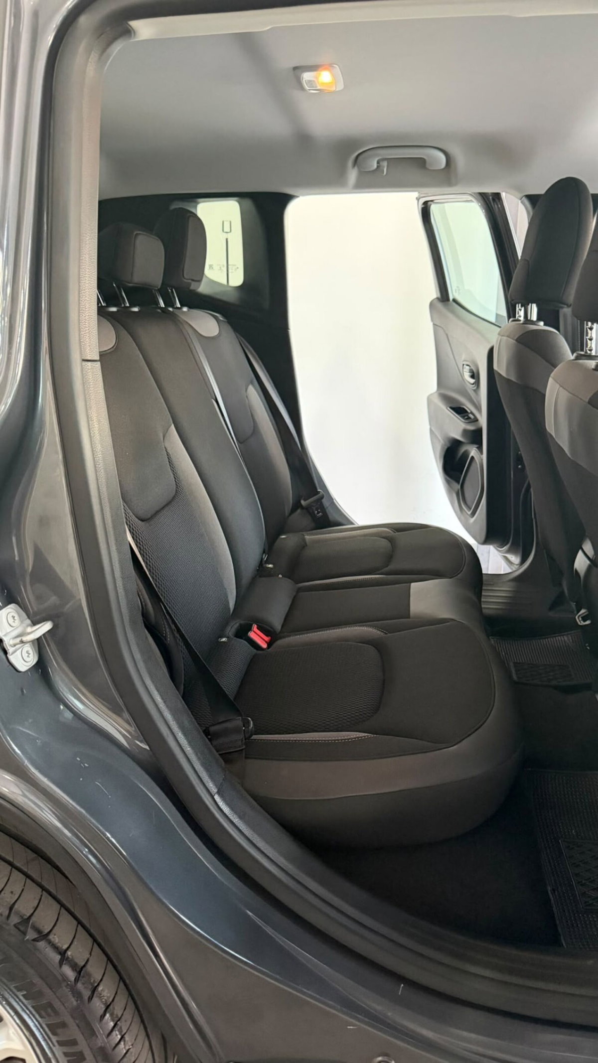 Jeep Renegade 1.6 Mjt 130 CV Limited (18)
