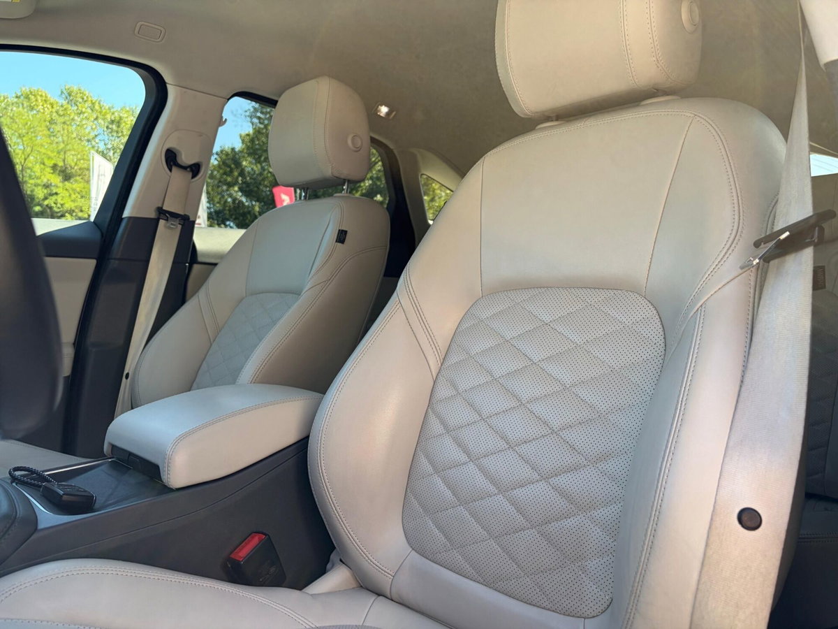 Jaguar E-Pace 2.0 300 CV AWD aut. R-Dynamic HSE (14)