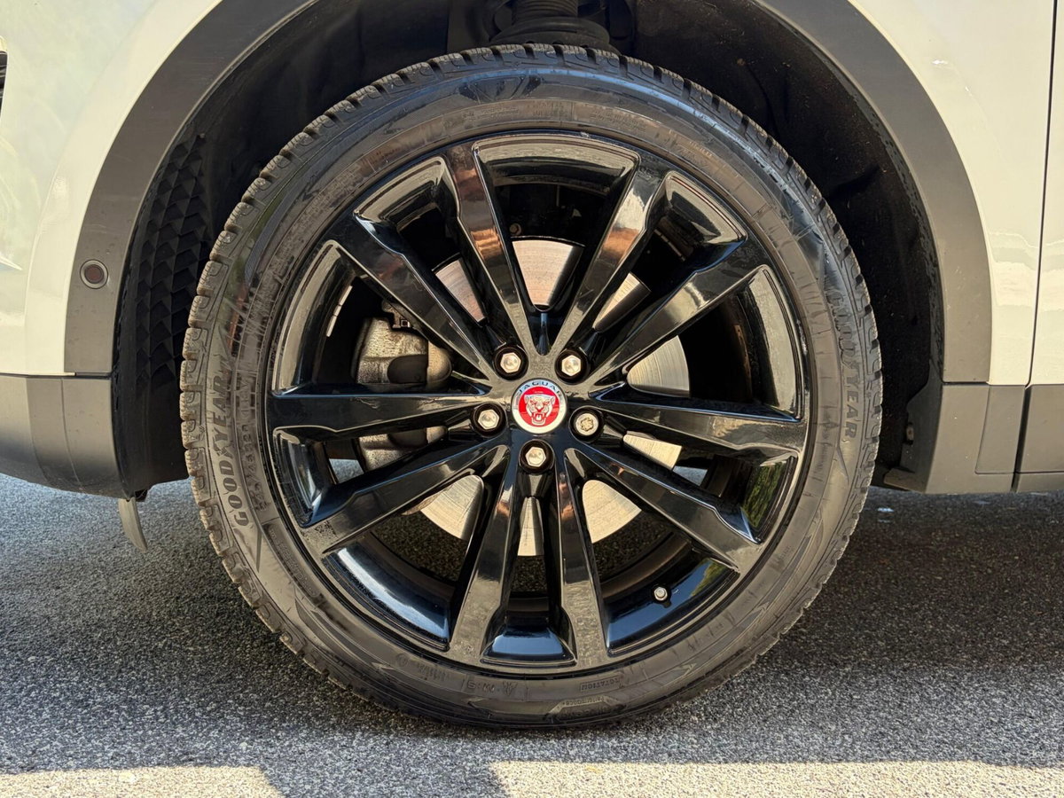 Jaguar E-Pace 2.0 300 CV AWD aut. R-Dynamic HSE (8)