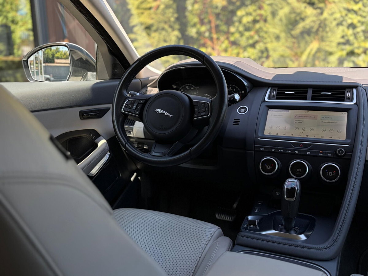 Jaguar E-Pace 2.0 300 CV AWD aut. R-Dynamic HSE (9)