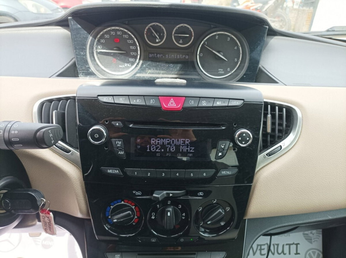 Lancia Ypsilon 1.3 MJT 16V 95 CV 5 porte S&S Gold (11)