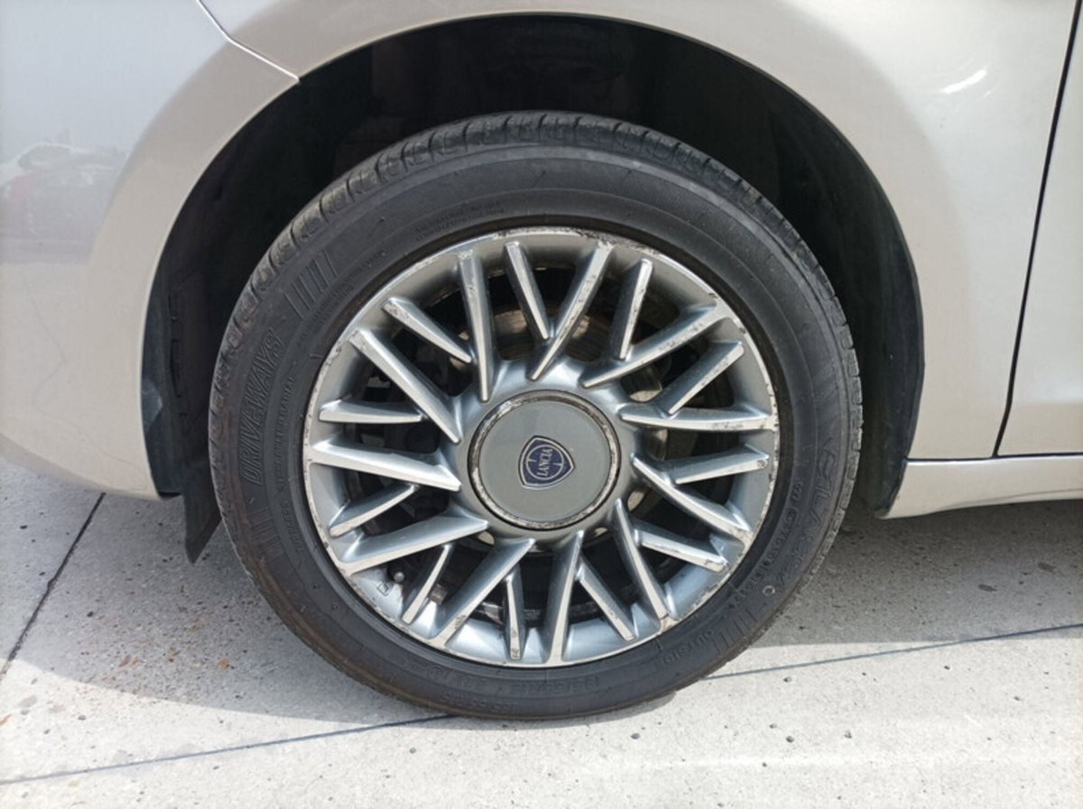 Lancia Ypsilon 1.3 MJT 16V 95 CV 5 porte S&S Gold (19)