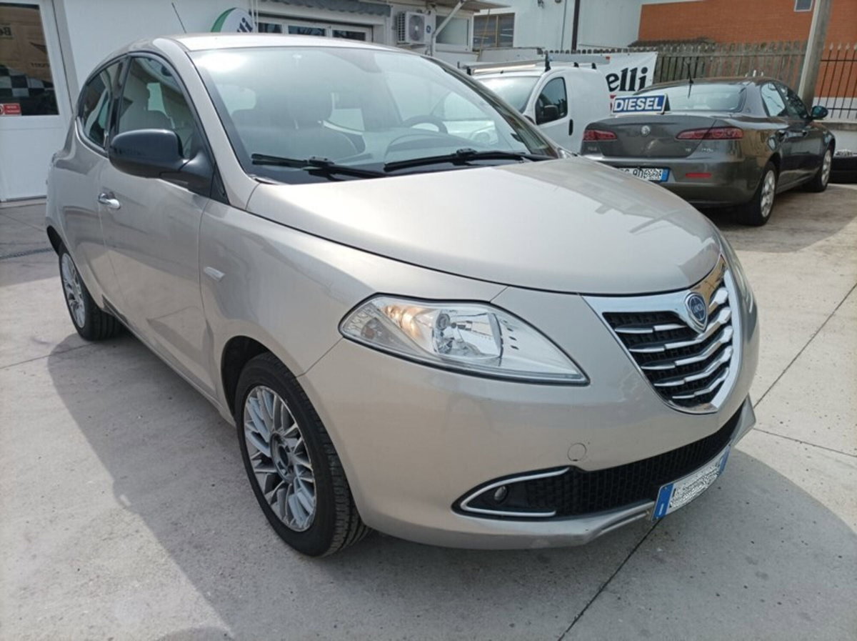 Lancia Ypsilon 1.3 MJT 16V 95 CV 5 porte S&S Gold (2)
