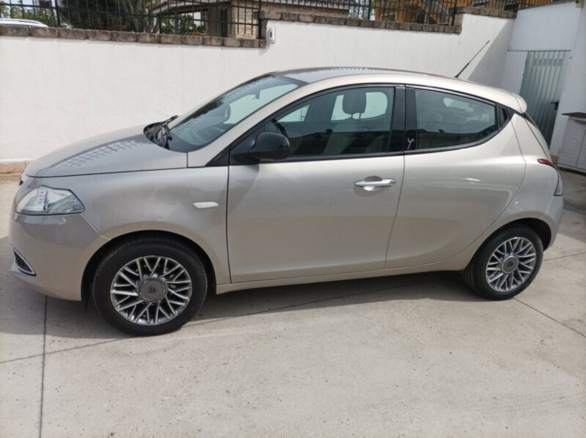Lancia Ypsilon 1.3 MJT 16V 95 CV 5 porte S&S Gold (7)