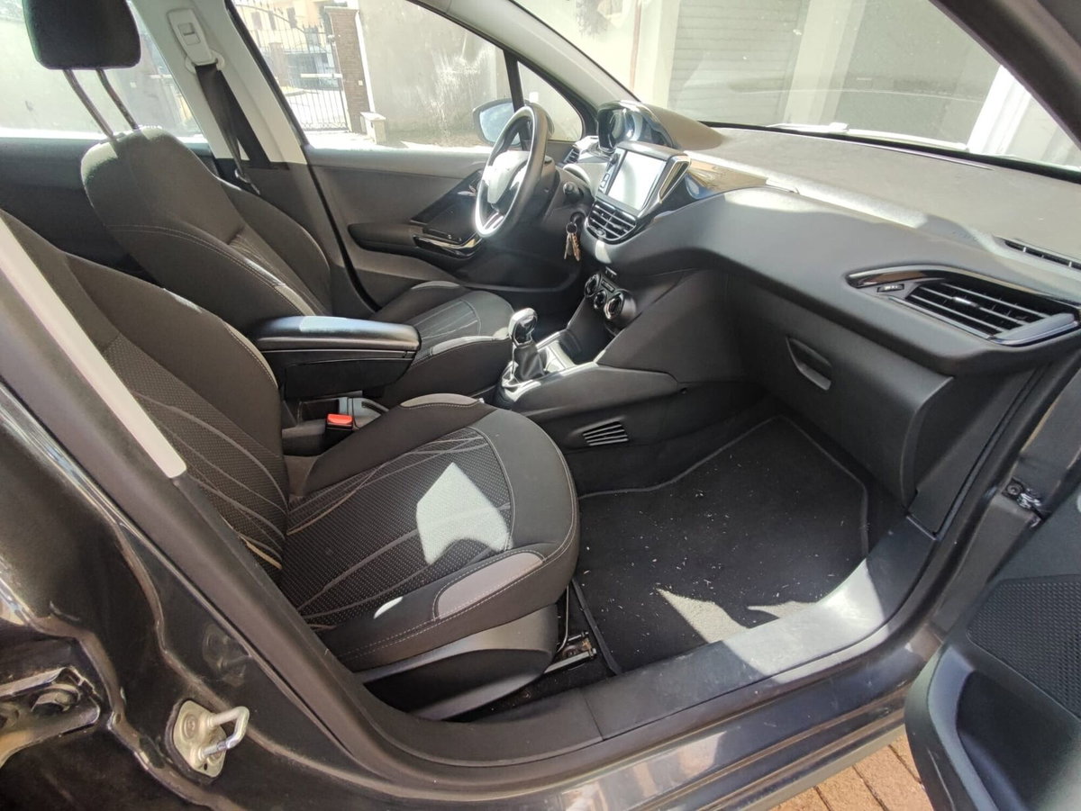 Peugeot 208 82 5 porte Allure (17)