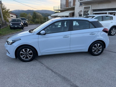 Hyundai i20 1.2 5 porte Econext Connectline (3)