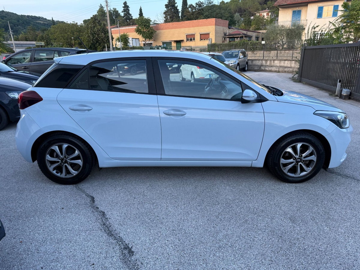 Hyundai i20 1.2 5 porte Econext Connectline (7)