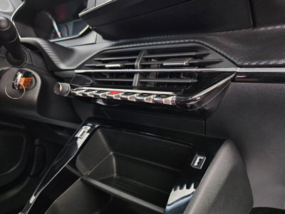 Peugeot 2008 PureTech 130 S&S EAT8 Active Pack (13)