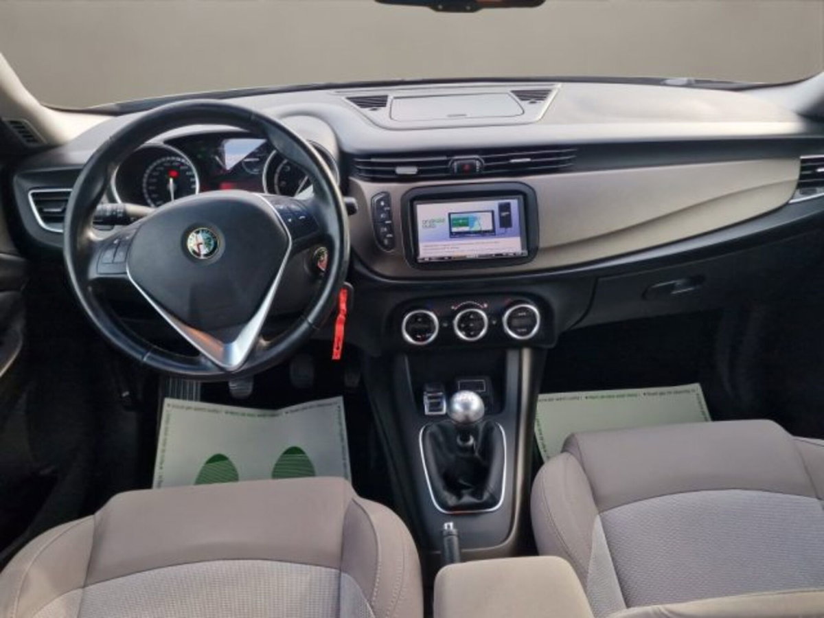 Alfa Romeo Giulietta 1.6 JTDm Distinctive 120cv (14)