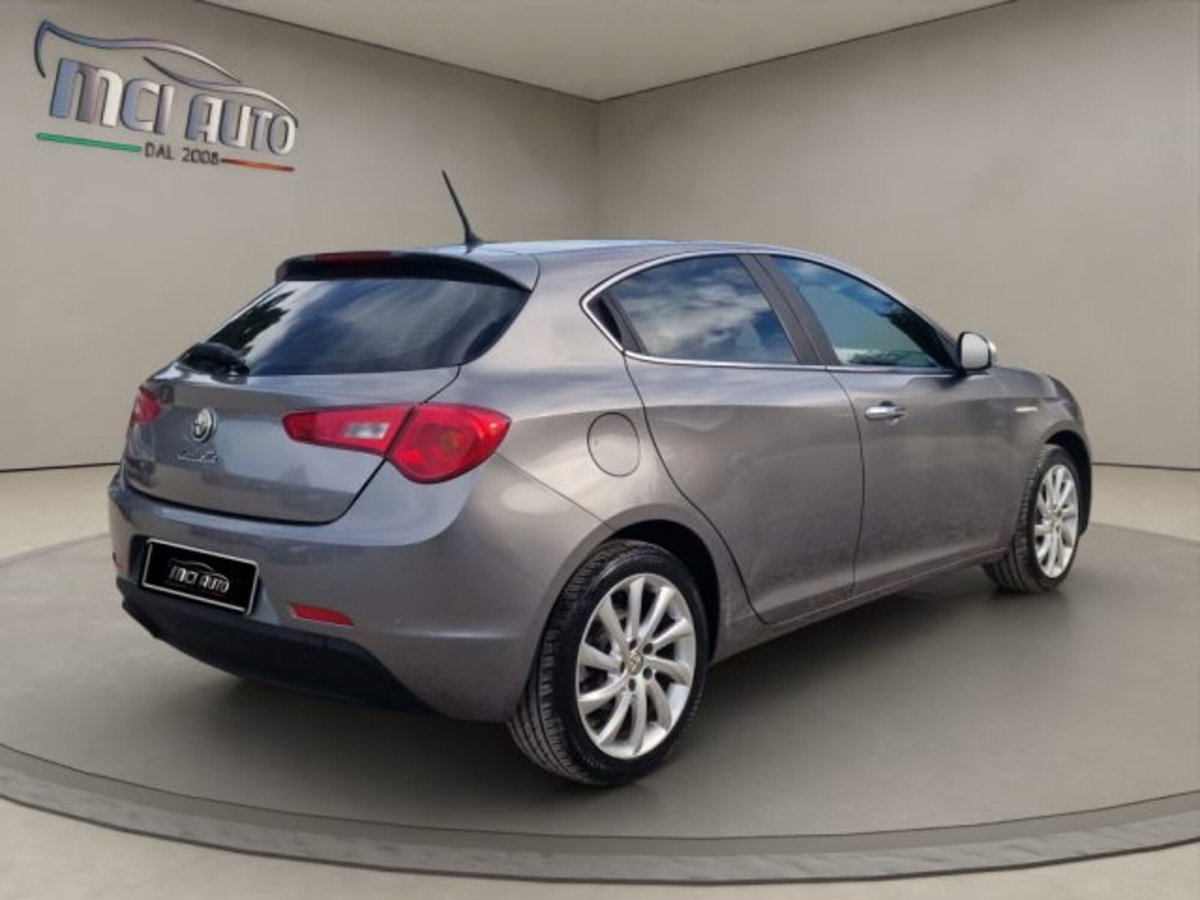 Alfa Romeo Giulietta 1.6 JTDm Distinctive 120cv (5)