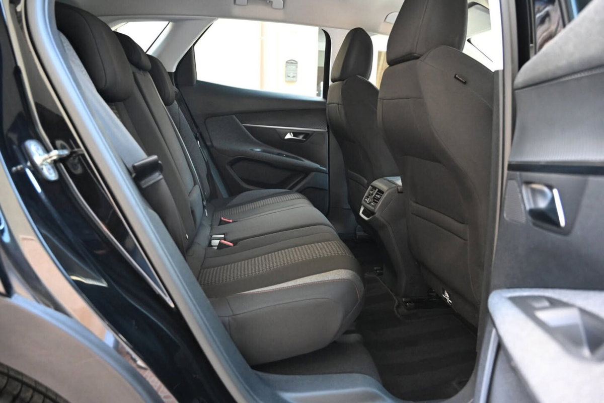 Peugeot 3008 BlueHDi 130 S&S Business (18)