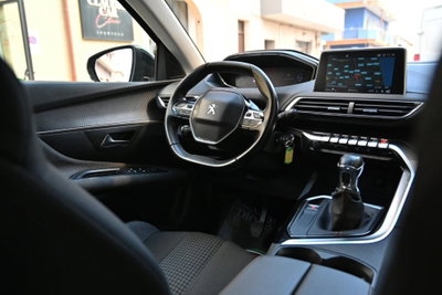 Peugeot 3008 BlueHDi 130 S&S Business (2)