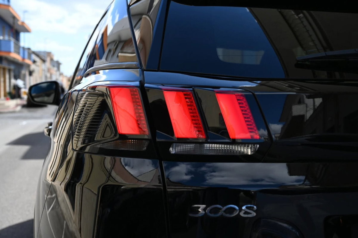 Peugeot 3008 BlueHDi 130 S&S Business (8)