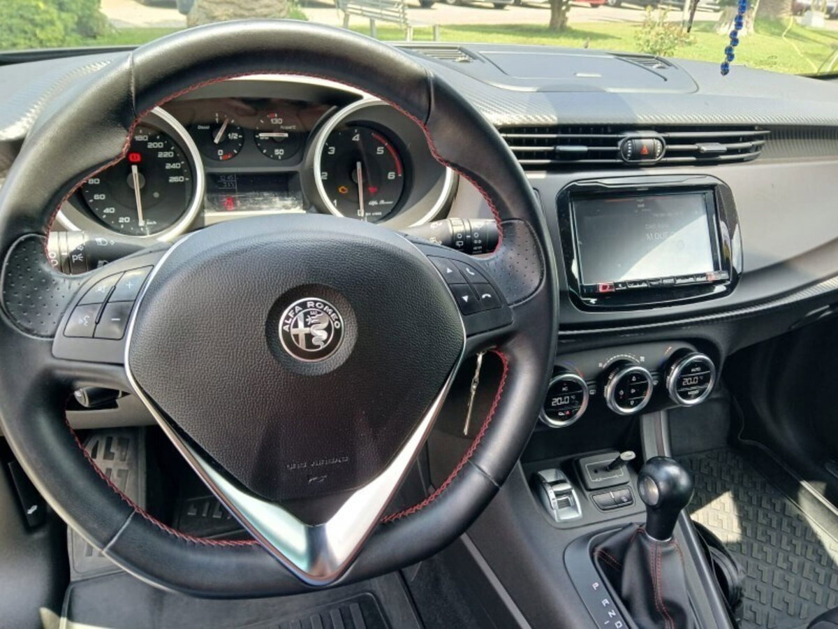 Alfa Romeo Giulietta 1.6 JTDm Sprint 120cv (9)