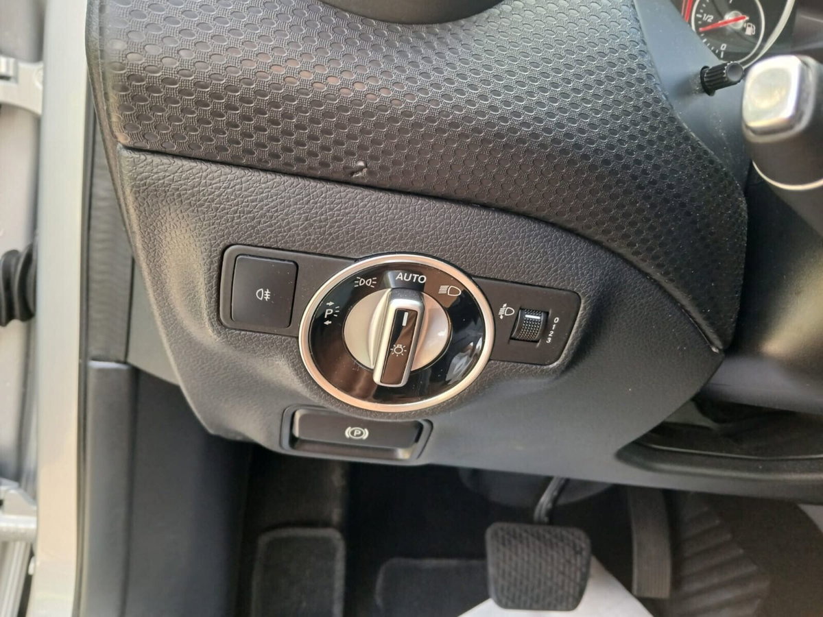 Mercedes-Benz Classe A 180 d Automatic Executive (15)